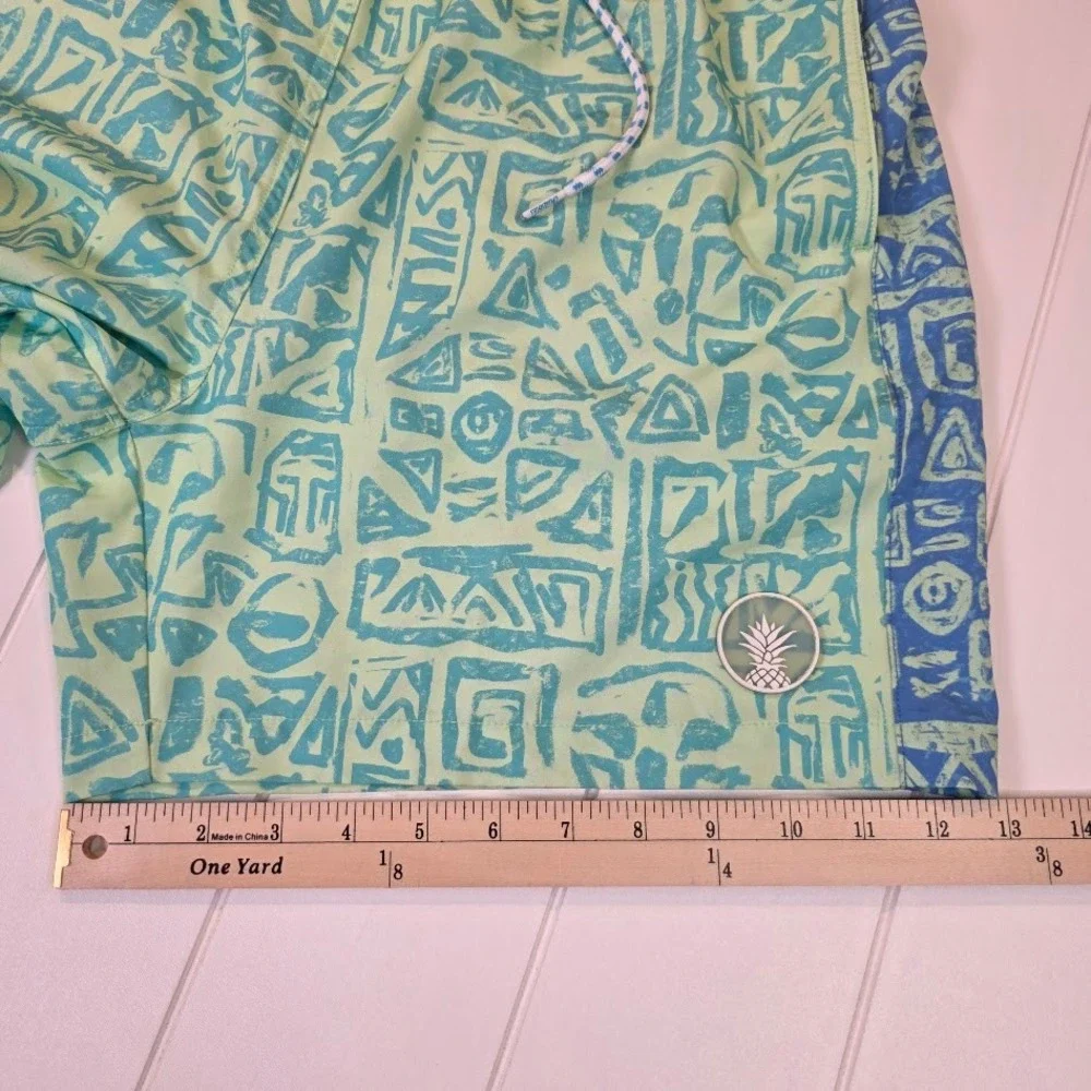 Chubbies Men's XL Swim Trunks Lime Green Blue Tiki Geometric 5.5